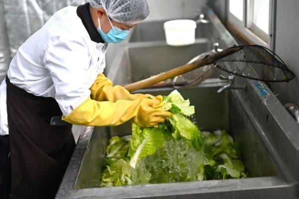 天载配资 北大学生换岗体验: 劳动最光荣!