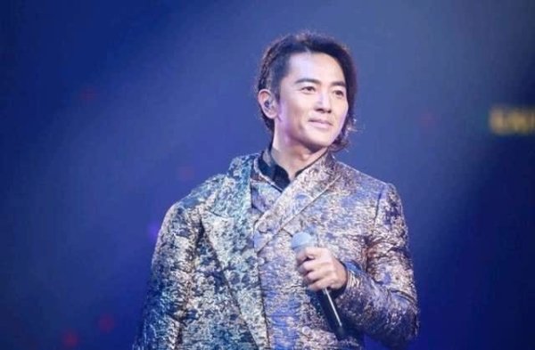 国华通配资 郑伊健日本演唱会官宣！12 月 5 日横滨开唱，粉丝圆梦